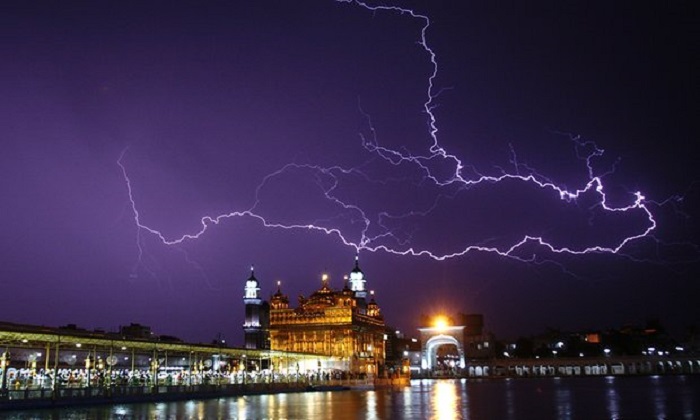 Indian farmers demand action as lightning kills 93 people in two days